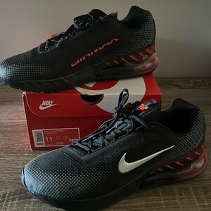 NEW! Nike Air Max Phoenix Running Shoes Men's Size 11 red and black.